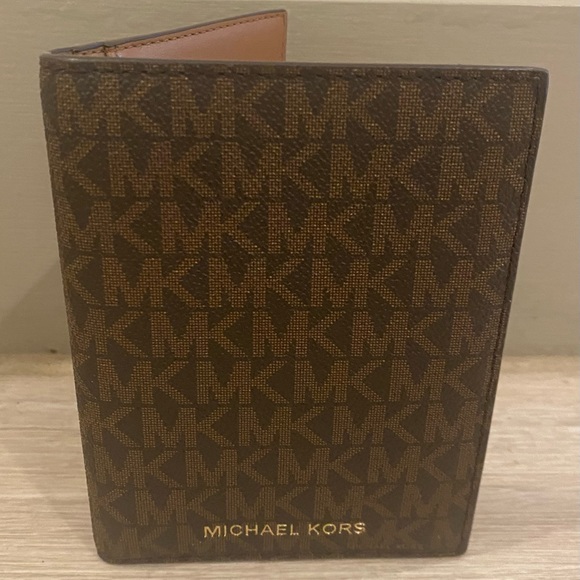 PASSPORT WALLET CASE, Michael Kors Jet Set - Picture 6 of 6